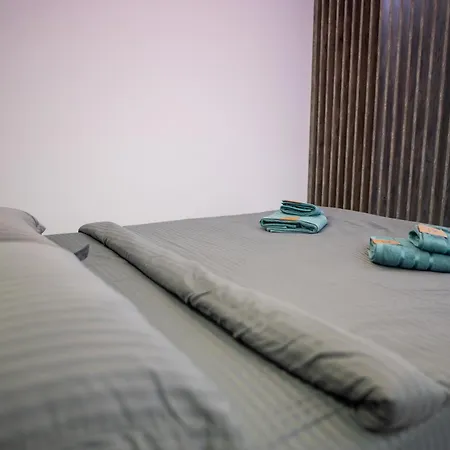 White Titanic Mamaia Apartament *