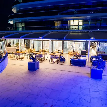 White Titanic Mamaia Apartament *