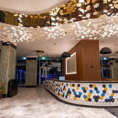 White Titanic Mamaia * Navodari