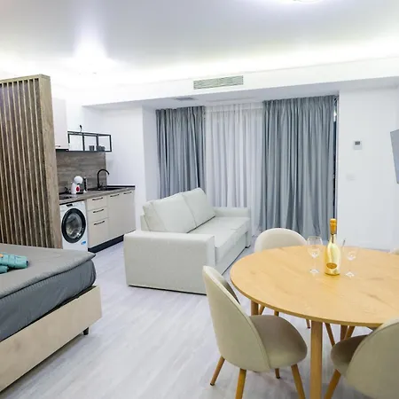 White Titanic Mamaia Апартаменты